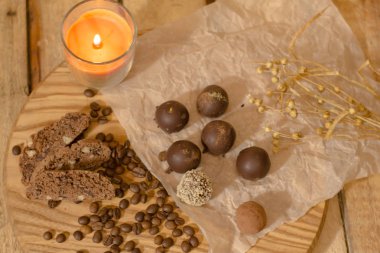 el yapımı çikolata candys çikolatalı ekmek ve kahve çekirdeği dekorasyon ahşap tablo 