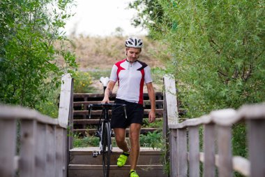 Profesyonel bisikletçi eğitim offroad alanları, Bisiklet binici yalnız açık sürme