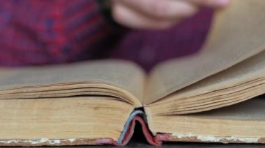 Kitap eğitimi konsepti videosunu kapat
