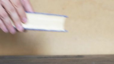 Kitap eğitimi konsepti videosunu kapat