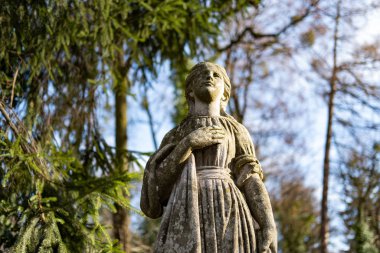 Lviv, Ukrayna - Aralık 2019: Lychakiv Mezarlığı, 18-20 yüzyıl mimari eserleri ve Ukrayna ve Polonya 'nın kültürel ve bilimsel figürlerinin mezarları