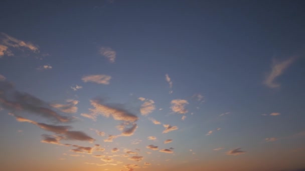 Arrière Plan Avec Beau Ciel Été Pendant Coucher Soleil — Video