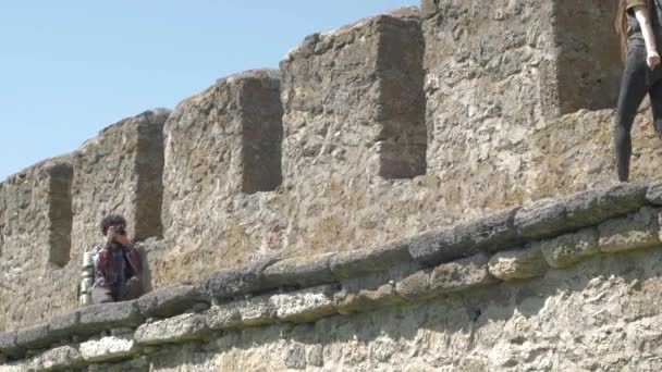 Young Couple Travelers Explore Old Fortress Tourists Backpacks Medieval Castle — Stock Video