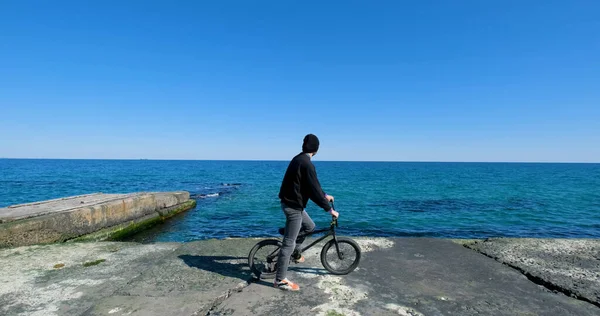 Jonge Reu Met Bmx Fietstocht Aan Zee — Stockfoto