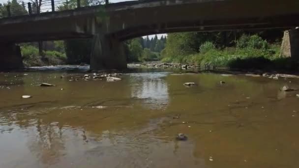 Over de rivier antenne — Stockvideo