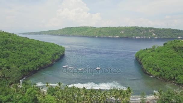 Красивій бухті з мілкій воді в Індонезії — стокове відео