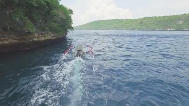 Hermosa bahía con aguas poco profundas en Indonesia — Vídeo de stock
