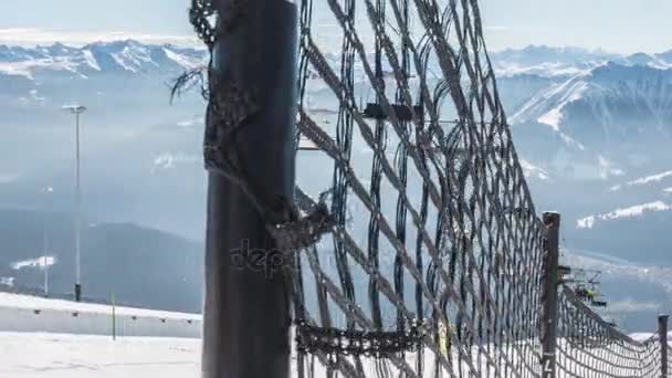 Motionlapse de um elevador de cadeira em Laax, Suíça . — Vídeo de Stock