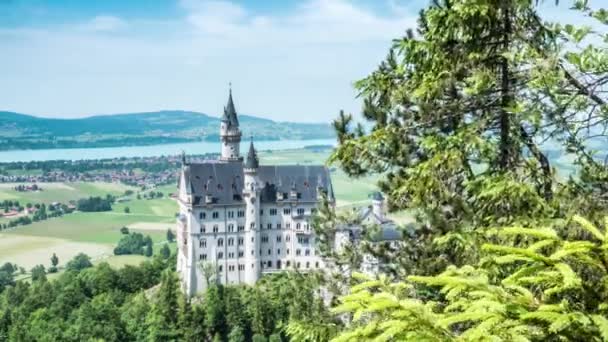 Zamek w Alpach Bawarskich, o nazwie Neuschwanstein — Wideo stockowe
