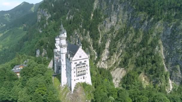 Schloss Neuschwanstein in den bayerischen Alpen 