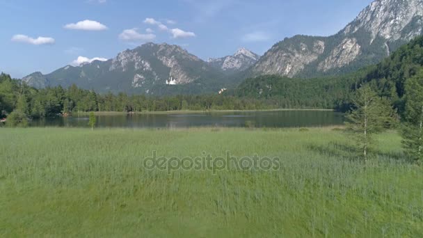 Πανέμορφη λίμνη στις βαυαρικές Άλπεις στη Γερμανία — Αρχείο Βίντεο