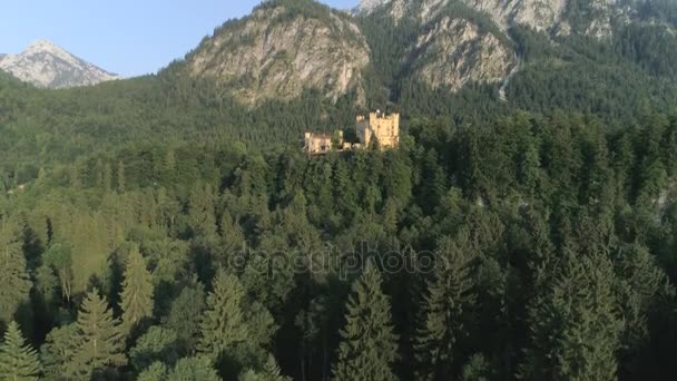 Schloss hohenschwangau in den bayerischen Alpen