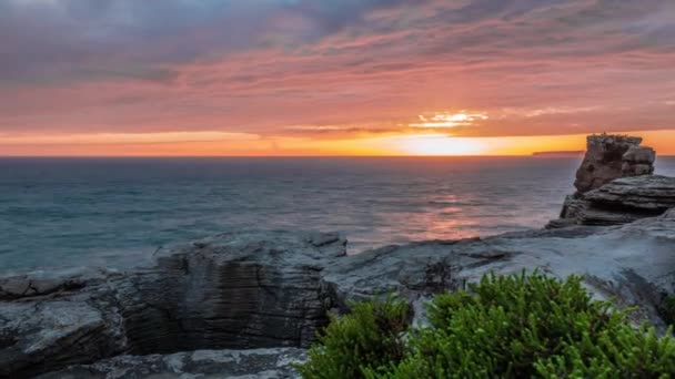 Pôr-do-sol bonito timelapse no oceano — Vídeo de Stock
