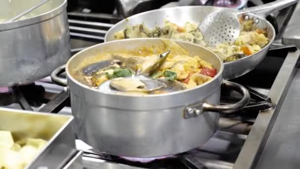 Seafood cooking on stove — Stock Video