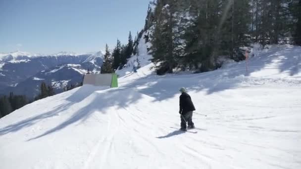 Narciarz Wallride Snowpark na — Wideo stockowe