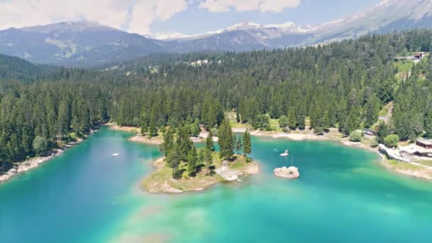 Schweiz Caumasee bergen och sjön — Stockvideo