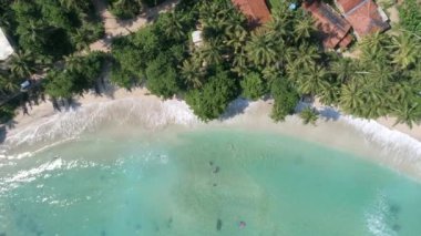 Sri Lanka güzel bir plaj havadan görüntüleri. 4 k Slowmotion görüntüleri