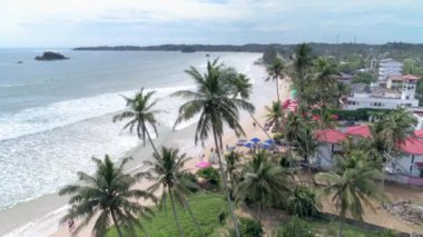 Weligama Bay Sri Lanka Hava görüntüleri. 4 k Slowmotion görüntüleri