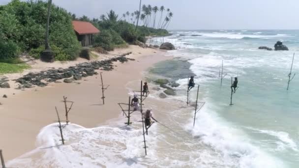 Εναέρια Πλάνα Των Αλιέων Στην Εργασία Στη Σρι Λάνκα Slowmotion — Αρχείο Βίντεο