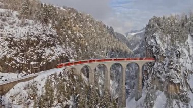 Kış Viyadük İsviçre Treni Landwasser, Hava Görünümü
