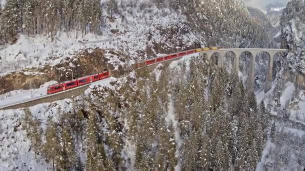 Viadotto Invernale Swiss Train Landwasser Vista Aerea — Video Stock