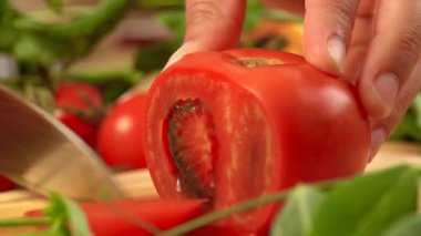 kırmızı domates kesme