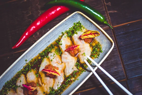 Sashimi plaka üzerinde