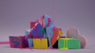 Tırnak cilası makyaj sünger bir demet akmak.