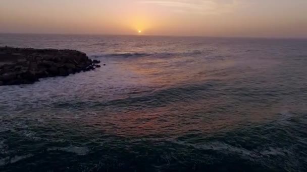 Panorama över afrikanska solnedgången över Atlanten. — Stockvideo