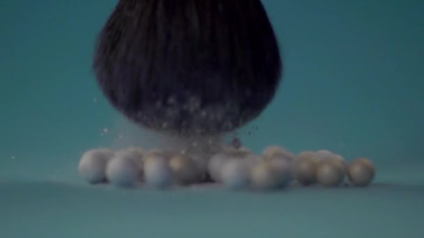 ふわふわのブラシは、隕石をタッチします。. — ストック動画
