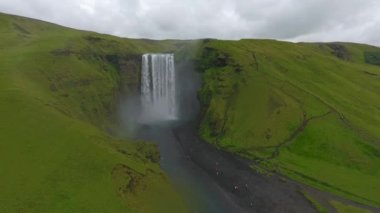 Skougafoss ve çevresi görünümünü. Andreev.