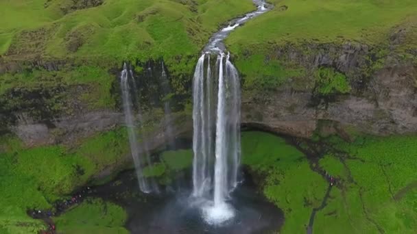 在冰岛的斯科加瀑布瀑布的鸟瞰图。安德列耶夫. — 图库视频影像