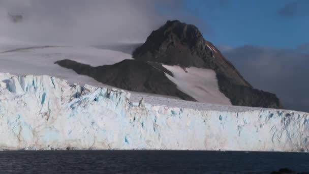 Landscape glacial snowy walls and mountains. Andreev. — Stock Video