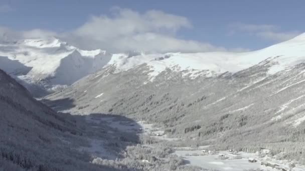 Blick auf die Berge Norwegens. schewelew. — Stockvideo