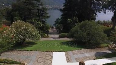 Kamera Como Gölü iner.