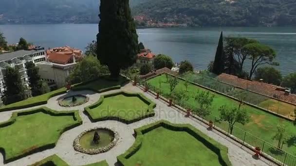 A câmera tira fotos da paisagem do Lago de Como . — Vídeo de Stock