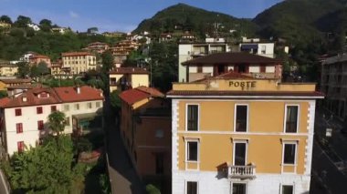 Dron İtalya küçük bir kasabada alır.