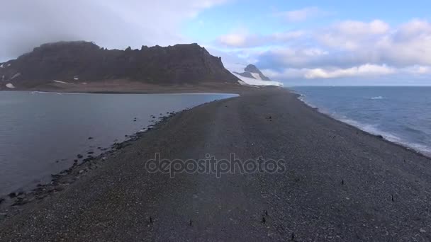 Paisaje de montañas cubiertas de nieve. Andreev. . — Vídeo de stock