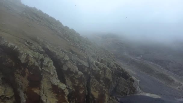 Vista de la pendiente desigual de piedra del acantilado. Andreev. . — Vídeos de Stock