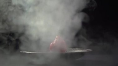 Duman berry bir plaka üzerinde üst zarf.