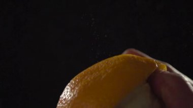 Parmak peel orange ayırır..