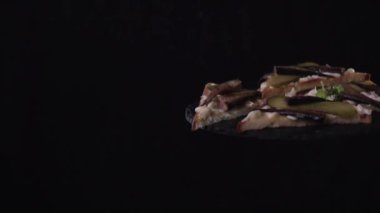 Maydanoz sandviç yavaş strews.