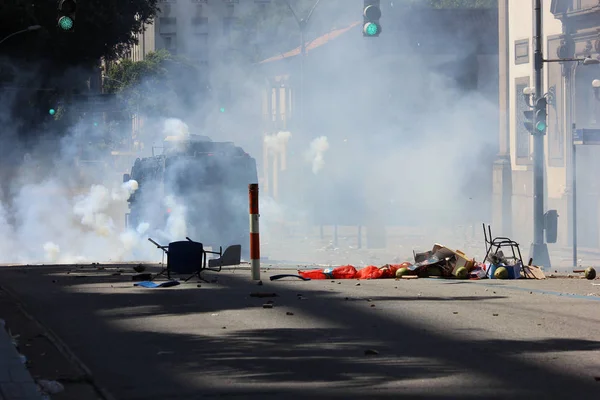 Polisen stridslystnad i protester i Rio de Janeiro — Stockfoto