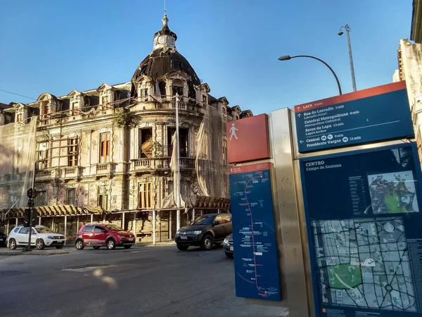 Un bâtiment historique au centre-ville de Rio risque de s'effondrer — Photo