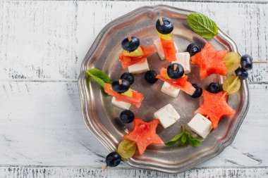 Karpuz ile küçük şiş