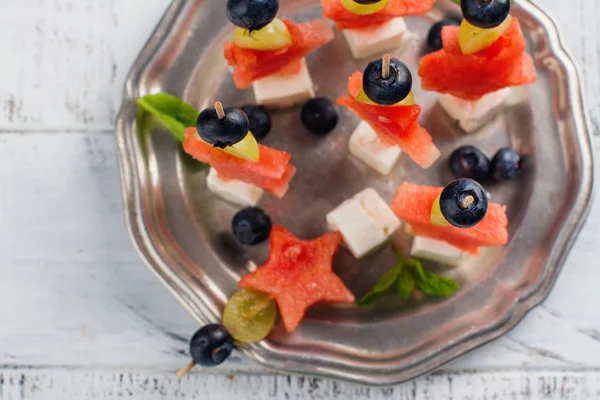 Karpuz ile küçük şiş