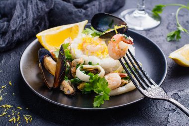 Pirinçli deniz ürünleri sote. 