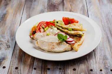 Türkiye'de pirzola sebze ile devam eder