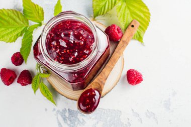 Ahududu reçeli ve ahududu