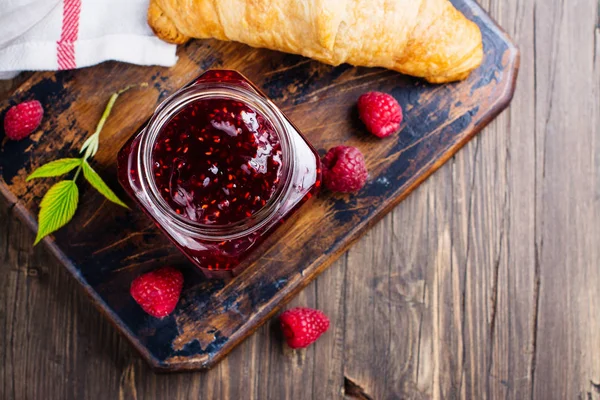 Raspberry jam and fresh raspberry — Stock Photo, Image